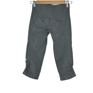 Women's Lululemon Leggings Women's Ebb and Flow Crop Size‎ 4 Gray Athletic Yoga